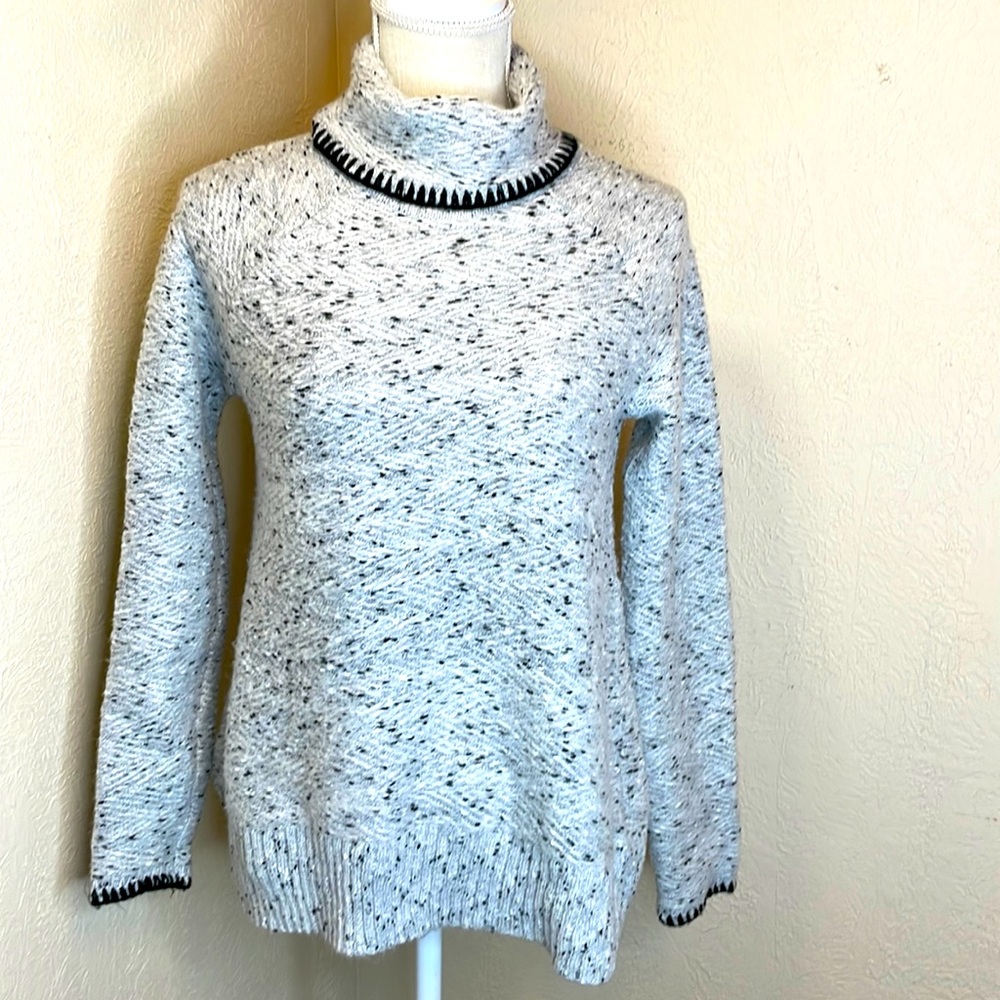 Cable & Gage Light Gray With Black Specks & Trim Turtle Neck Sweater